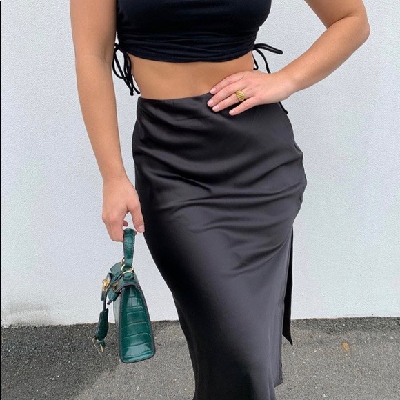 Princess Polly Black Satin Silk Split Midi Skirt - Picture 3 of 4